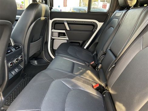 Used 2023 Land Rover Defender 130 X-Dynamic SE image 17