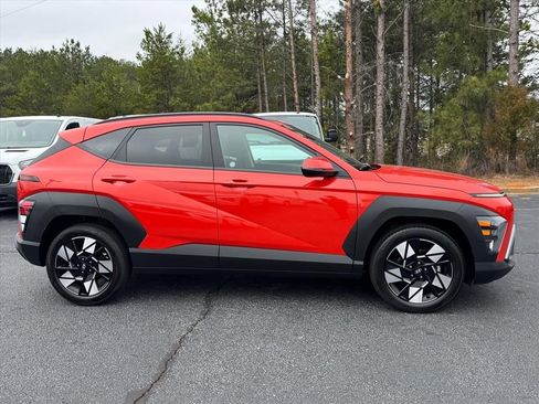 Used 2025 Hyundai Kona SEL image 2