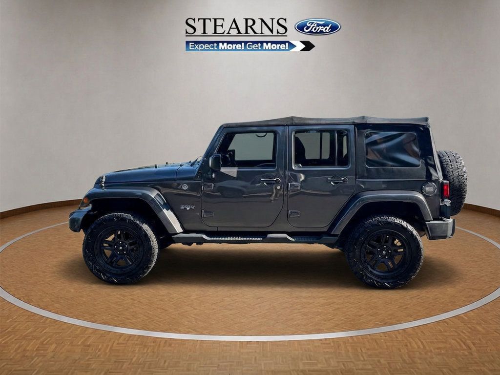 Used 2017 Jeep Wrangler Unlimited Sahara w/ Connectivity Group AWD/4WD image 3