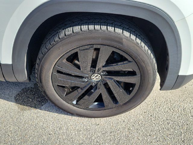 Used 2023 Volkswagen Atlas Cross Sport SE w/ Panoramic Sunroof Package FWD image 7