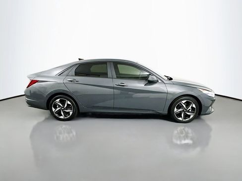 Used 2023 Hyundai Elantra SEL w/ Convenience Package FWD image 4