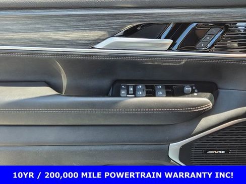 Used 2024 Jeep Wagoneer Series II w/ Flexible Seating Group image 32