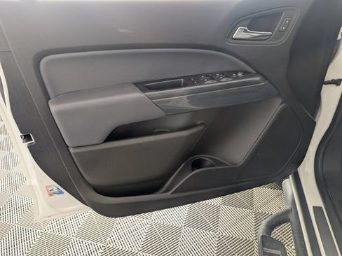 Used 2017 Chevrolet Colorado Z71 RWD image 10