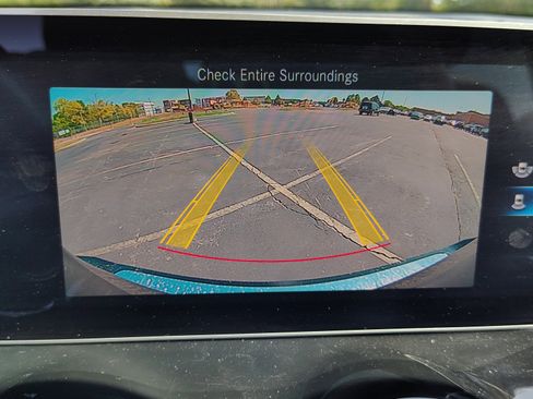 Used 2021 Mercedes-Benz GLB 250 4MATIC image 21