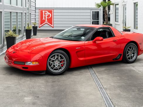 Used 2001 Chevrolet Corvette Z06 w/ Memory Pkg RWD image 2
