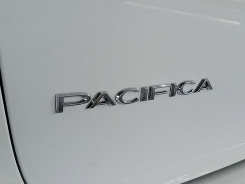 New 2026 Chrysler Pacifica Select FWD image 6
