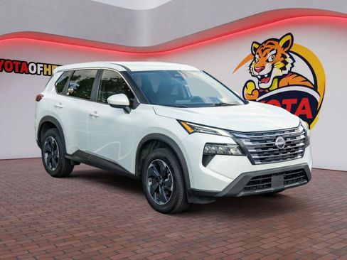 Used 2024 Nissan Rogue SV FWD image 3