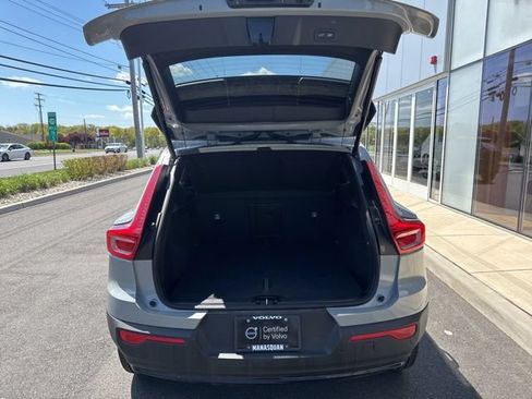 Certified 2025 Volvo XC40 B5 Plus AWD/4WD image 11