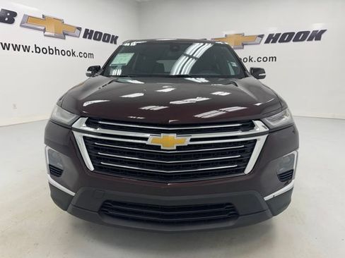 Used 2023 Chevrolet Traverse LT FWD image 2