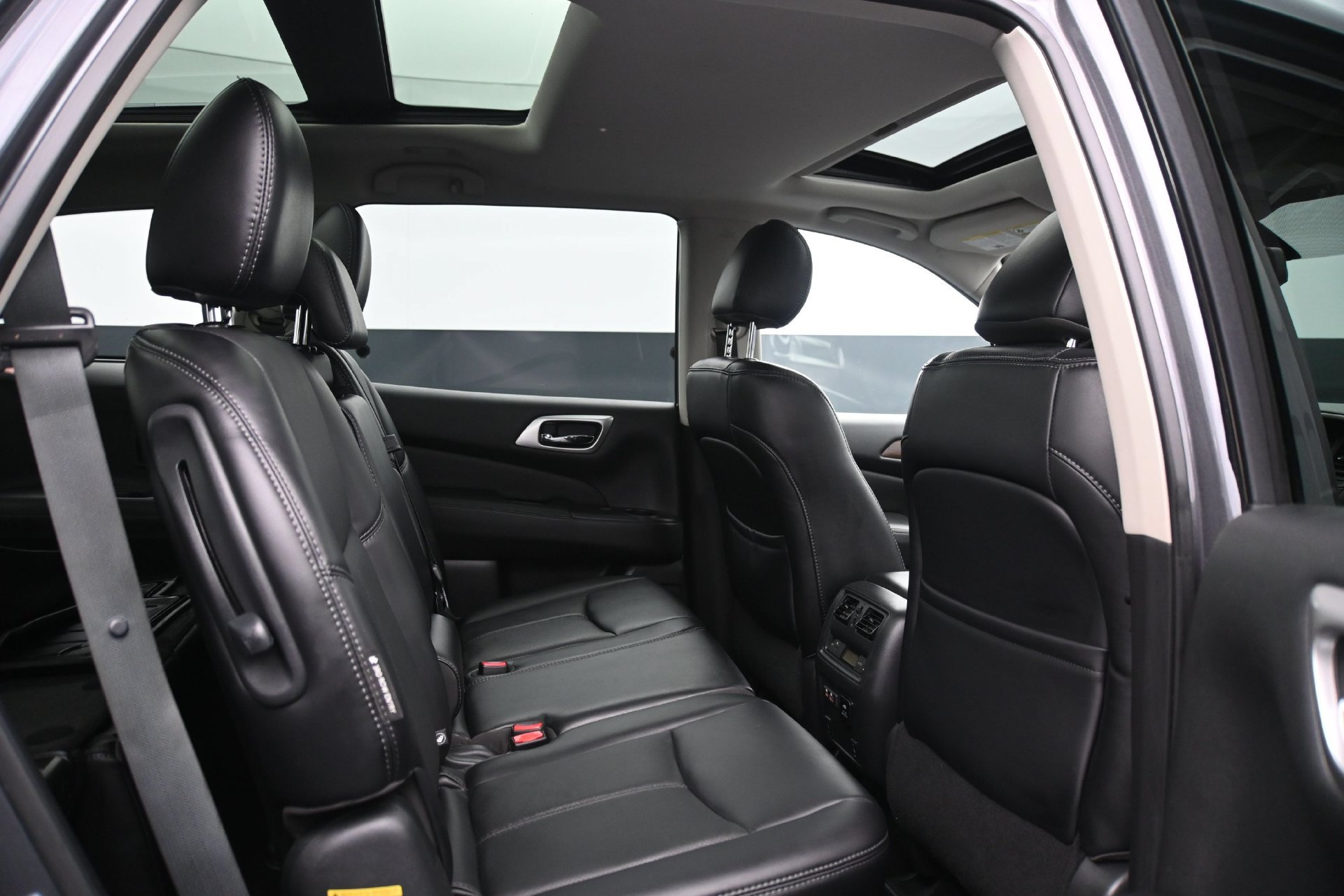 Used 2019 Nissan Pathfinder Platinum AWD/4WD image 14