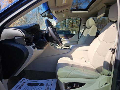 Used 2018 Cadillac Escalade Premium Luxury image 14