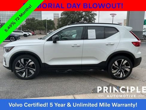 Used 2025 Volvo XC40 B5 Plus AWD/4WD image 9