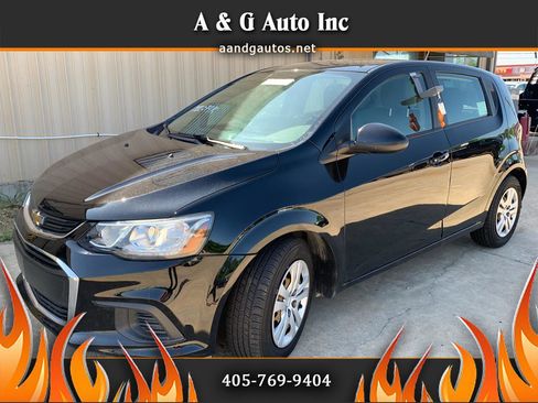 Used 2020 Chevrolet Sonic LT FWD image 1