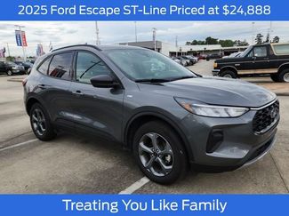 Used 2025 Ford Escape ST-Line AWD/4WD video 1