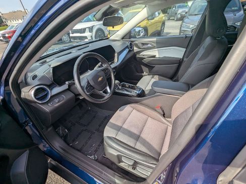 Used 2024 Chevrolet Trax LT w/ LT Convenience Package FWD image 14