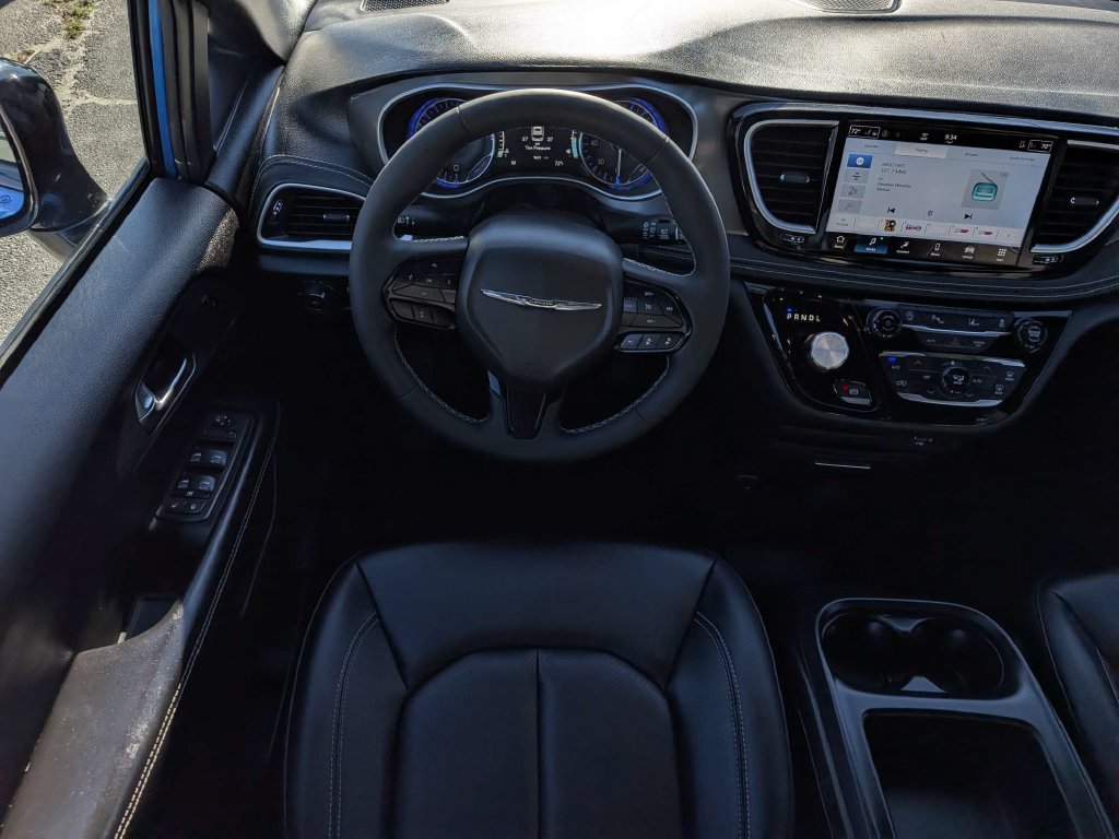 Used 2026 Chrysler Pacifica Select w/ S Appearance Package FWD image 15