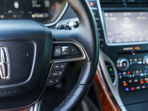 Used 2020 Lincoln Nautilus Reserve w/ Monochromatic Package image 13