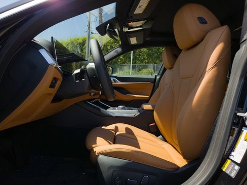 New 2026 BMW i4 eDrive40 w/ Parking Assistance Package RWD image 8