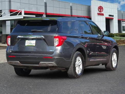 Used 2020 Ford Explorer XLT w/ Equipment Group 202A AWD/4WD image 4