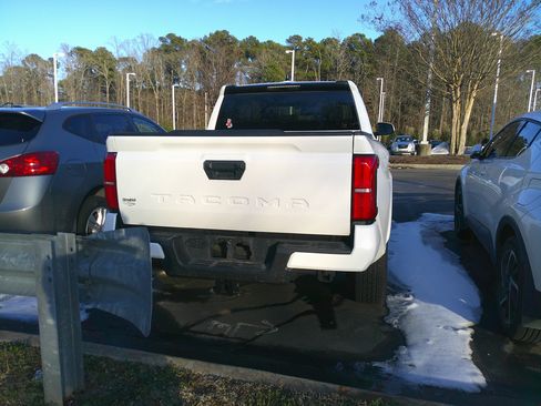 Used 2024 Toyota Tacoma SR5 image 10