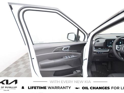 New 2026 Kia Carnival SX image 9