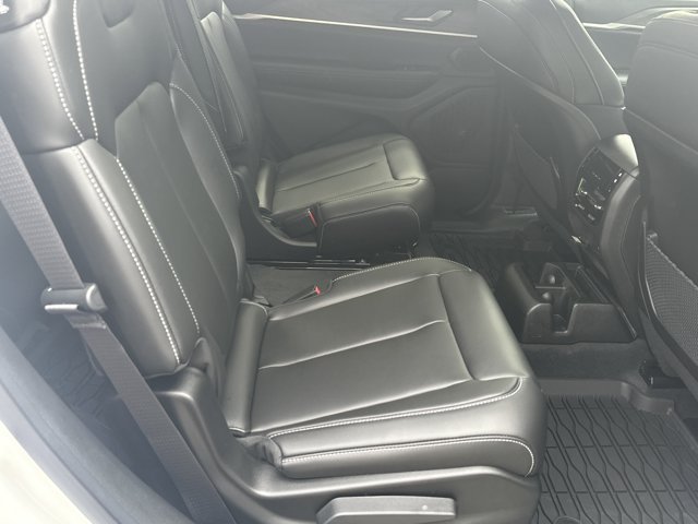 New 2026 Jeep Grand Cherokee L Limited w/ Limited Altitude Package AWD/4WD image 15