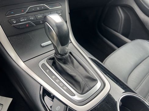 Certified 2018 Ford Edge SEL w/ Equipment Group 201A image 16