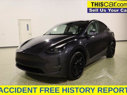 Used 2024 Tesla Model Y Long Range AWD/4WD image 3