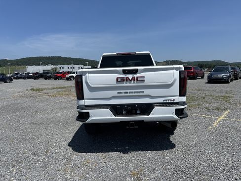 Used 2025 GMC Sierra 2500 AT4 AWD/4WD image 4