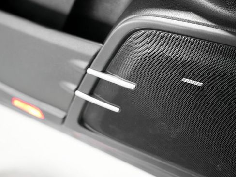 Used 2015 Porsche Cayenne S image 38