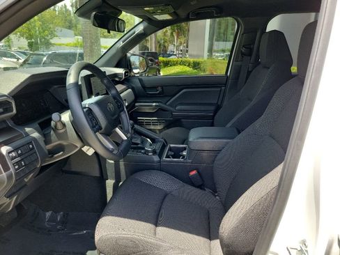 Used 2025 Toyota 4Runner SR5 AWD/4WD image 14