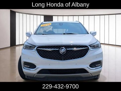 Used 2019 Buick Enclave Avenir w/ Avenir Technology Package FWD image 2