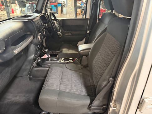 Used 2012 Jeep Wrangler Unlimited Sport AWD/4WD image 43