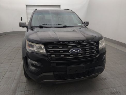 Used 2017 Ford Explorer XLT w/ Equipment Group 202A FWD image 14