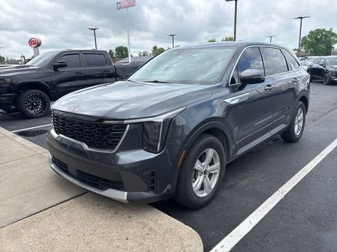 Used 2024 Kia Sorento LX FWD image 1