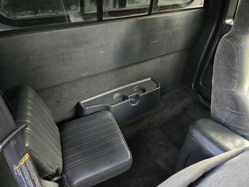 Used 2000 Chevrolet S10 Pickup 4x4 Extended Cab w/ Preferred Equipment Group image 16