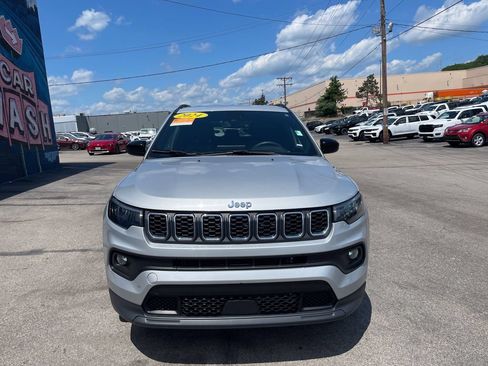 Used 2024 Jeep Compass Latitude AWD/4WD image 5