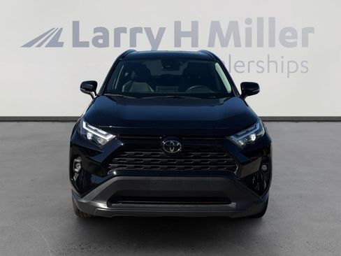 Used 2025 Toyota RAV4 XLE Premium FWD image 8