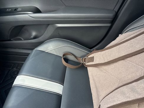 Used 2025 Toyota Camry SE w/ Convenience Package image 8