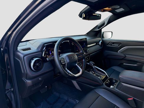 Used 2025 Chevrolet Colorado Z71 w/ Technology Package image 9