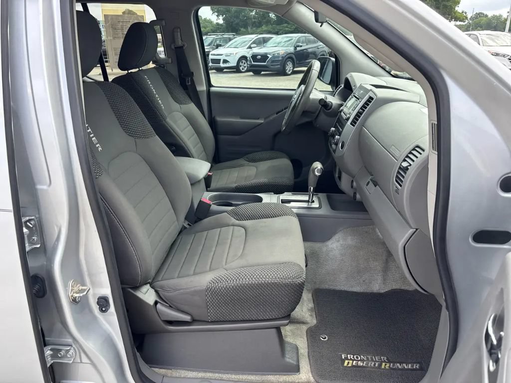 Used 2018 Nissan Frontier SV RWD image 22