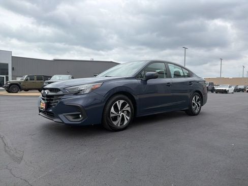 Used 2025 Subaru Legacy Premium AWD/4WD image 3