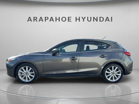 Used 2017 MAZDA MAZDA3 Touring FWD image 2