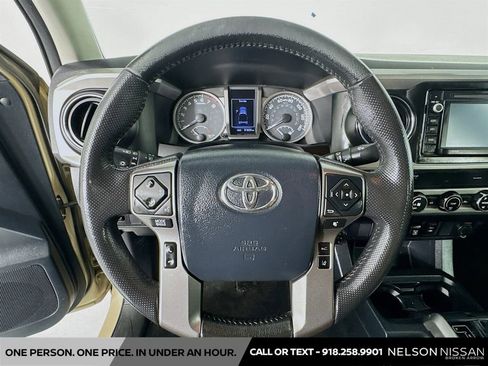 Used 2019 Toyota Tacoma SR5 AWD/4WD image 11