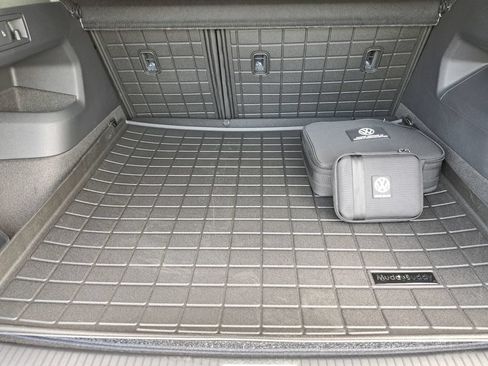 New 2026 Volkswagen Tiguan SE FWD image 26