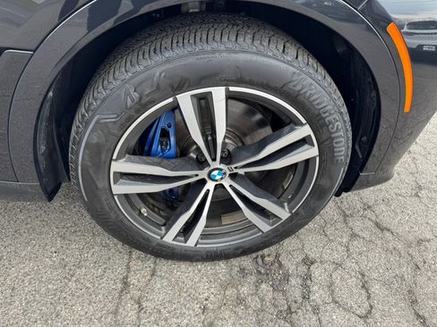 Used 2022 BMW X7 xDrive40i w/ M Sport Package image 11