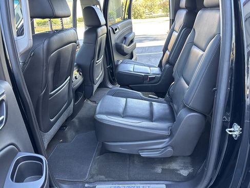 Used 2015 Chevrolet Suburban LTZ RWD image 28