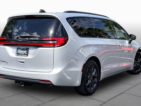 Used 2023 Chrysler Pacifica Touring-L w/ S Appearance Package FWD image 14