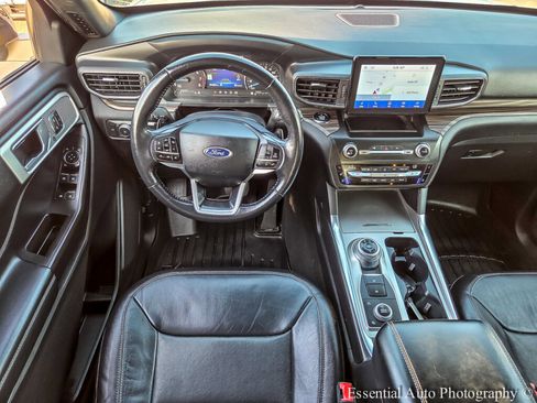 Used 2020 Ford Explorer Limited image 16