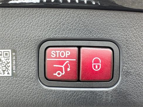 Used 2024 Mercedes-Benz GLC 300 4MATIC image 21